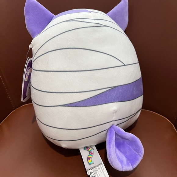 Holly the White Mummy Owl 8” Squishmallow - Picture 4 of 6